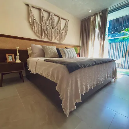 2 Bed Bath For 5 A 102 Hotel